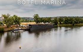 Botel Marina